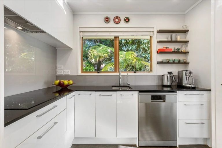 Photo of property in 1/17a Clematis Avenue, Murrays Bay, Auckland, 0630