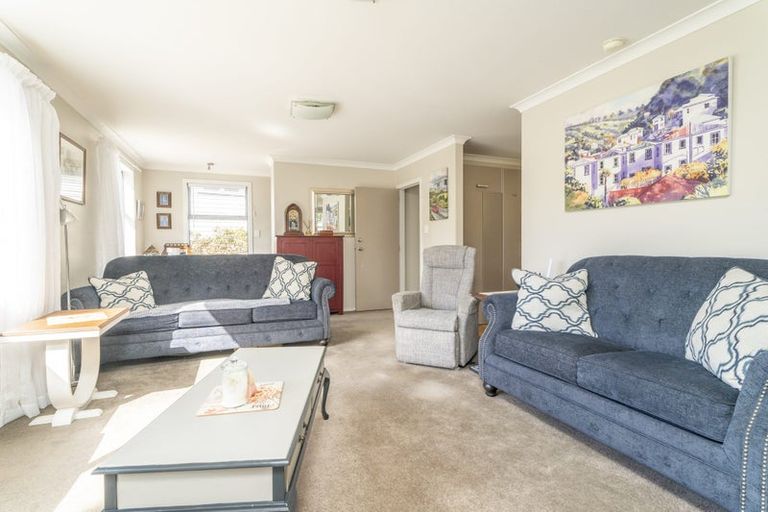 Photo of property in 107 Kenmore Street, Newlands, Wellington, 6037