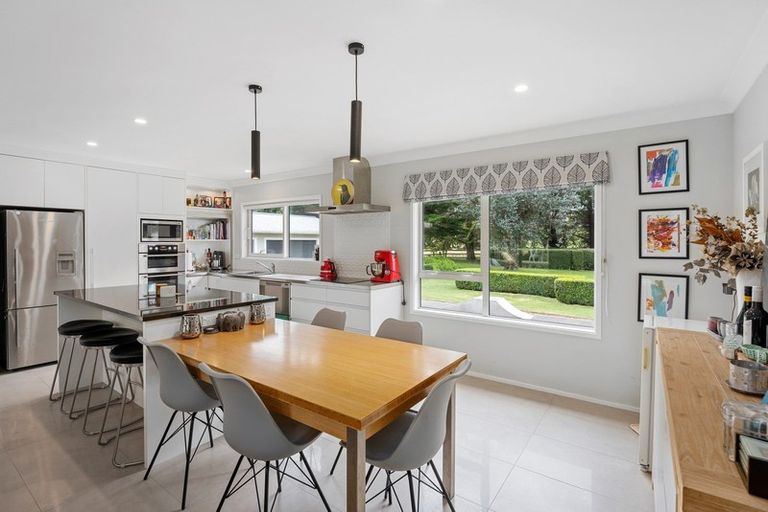 Photo of property in 52 Nimmo Avenue West, Waikanae, 5036