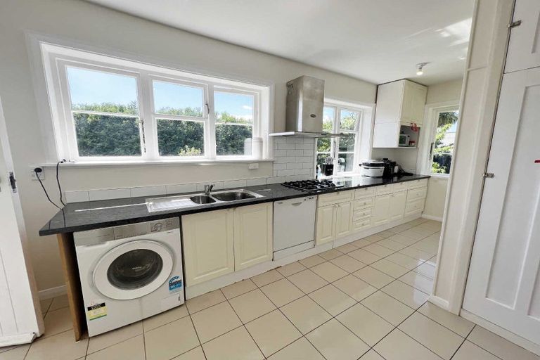 Photo of property in 6 Piko Crescent, Riccarton, Christchurch, 8041