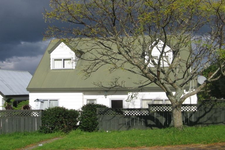 Photo of property in 19 Rehia Road, Massey, Auckland, 0614