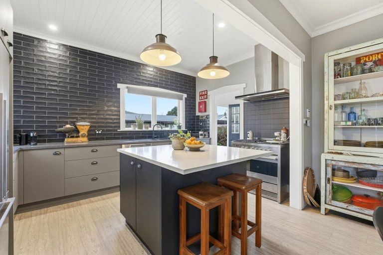 Photo of property in 33 Grey Street, College Estate, Whanganui, 4500