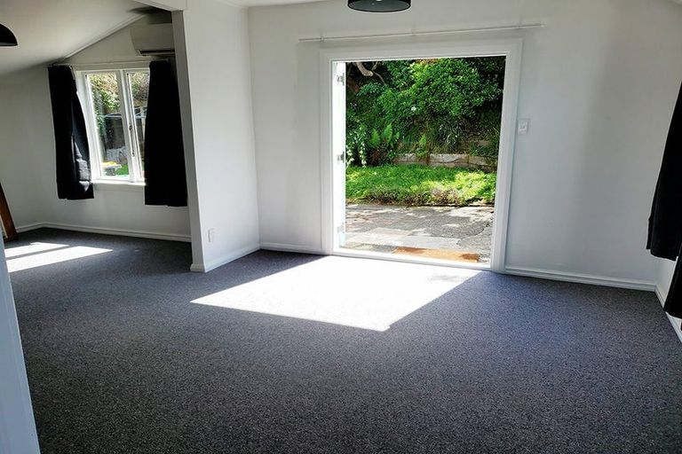 Photo of property in 7 Cornwall Road, Lyttelton, 8082