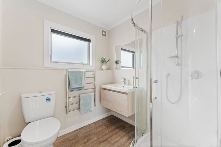 Photo of property in 24 Kiteroa Terrace, Rothesay Bay, Auckland, 0630