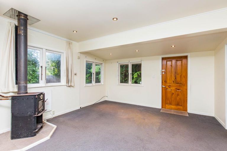 Photo of property in 796 South Titirangi Road, Titirangi, Auckland, 0604