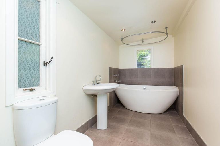 Photo of property in 796 South Titirangi Road, Titirangi, Auckland, 0604