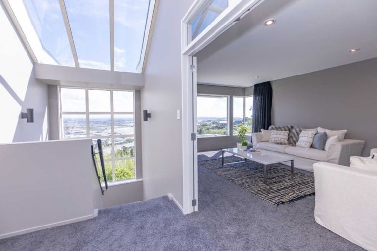 Photo of property in 15 Valley View, Mount Pleasant, Christchurch, 8081