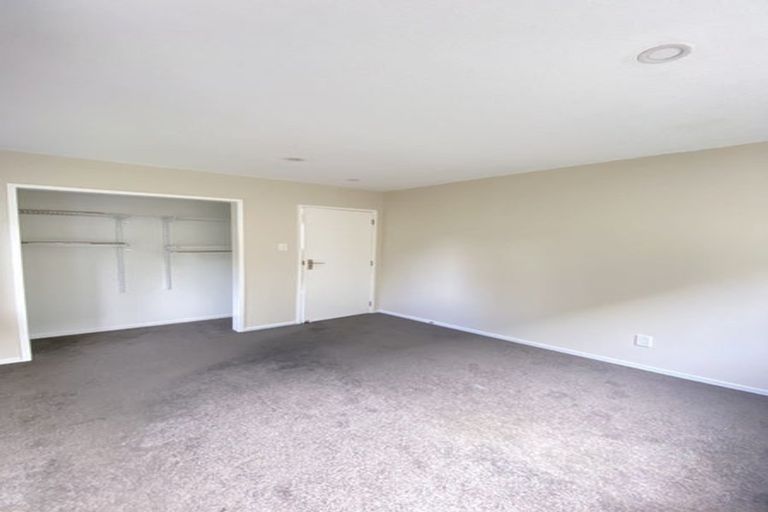 Photo of property in 27 Finn Place, Totara Vale, Auckland, 0629