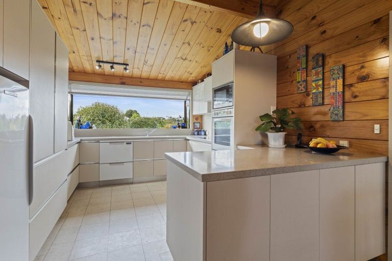 Photo of property in 6 Byron Place, Whalers Gate, New Plymouth, 4310