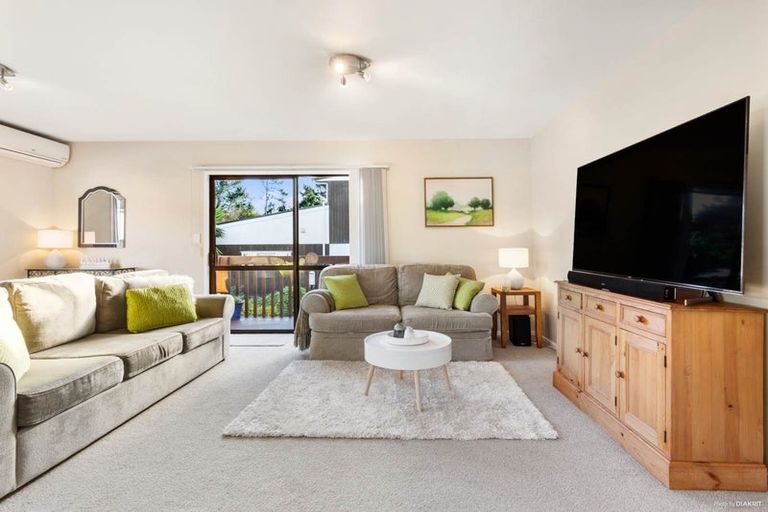 Photo of property in 690a Beach Road, Browns Bay, Auckland, 0630