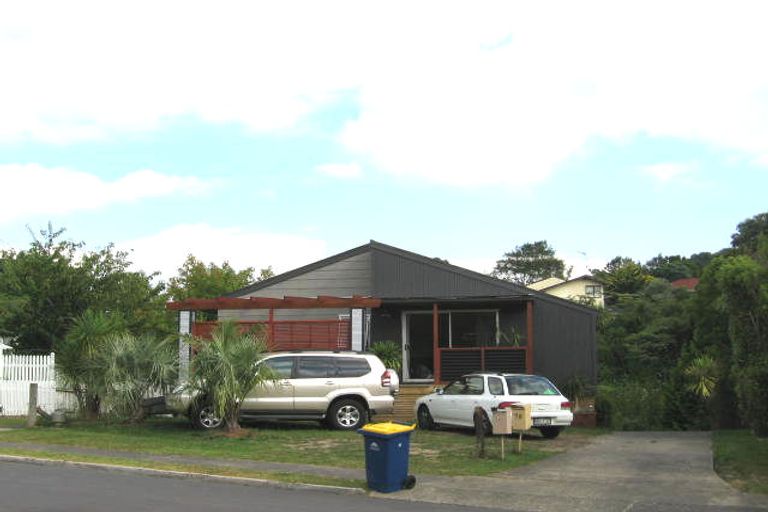 Photo of property in 1/9 Scarlock Avenue, Browns Bay, Auckland, 0630