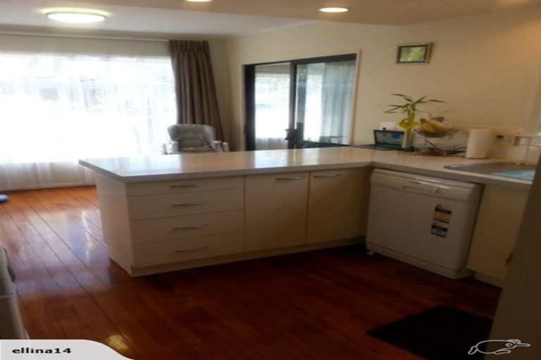 Photo of property in 47 Greenslade Crescent, Northcote, Auckland, 0627