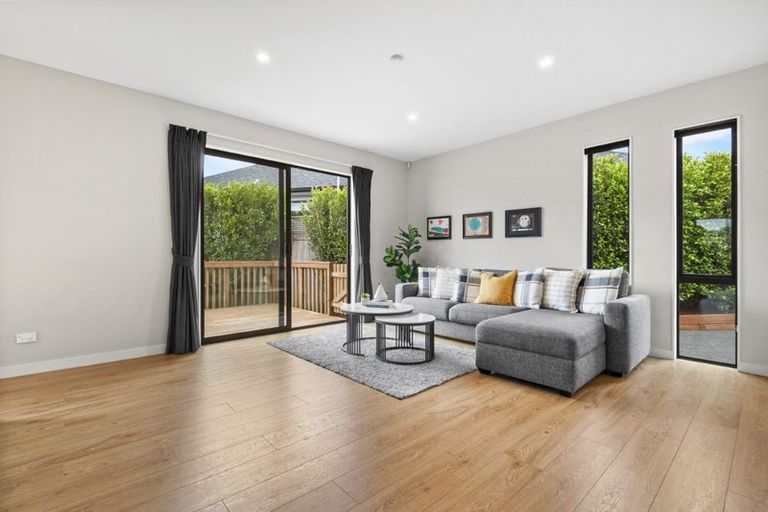 Photo of property in 11 Kahu Close, Orewa, 0931