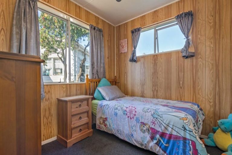 Photo of property in 38 Acacia Street, Kelvin Grove, Palmerston North, 4414