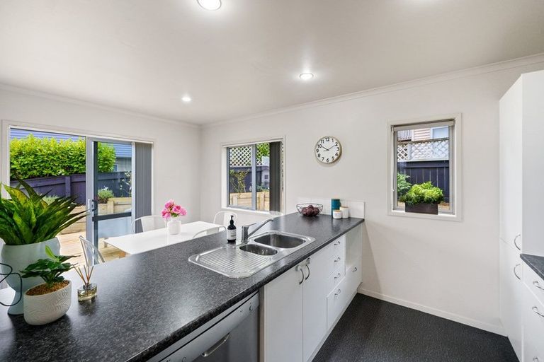 Photo of property in 5 Cresswell Place, Johnsonville, Wellington, 6037