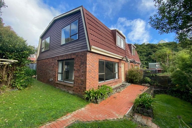 Photo of property in 64 Churton Drive, Churton Park, Wellington, 6037