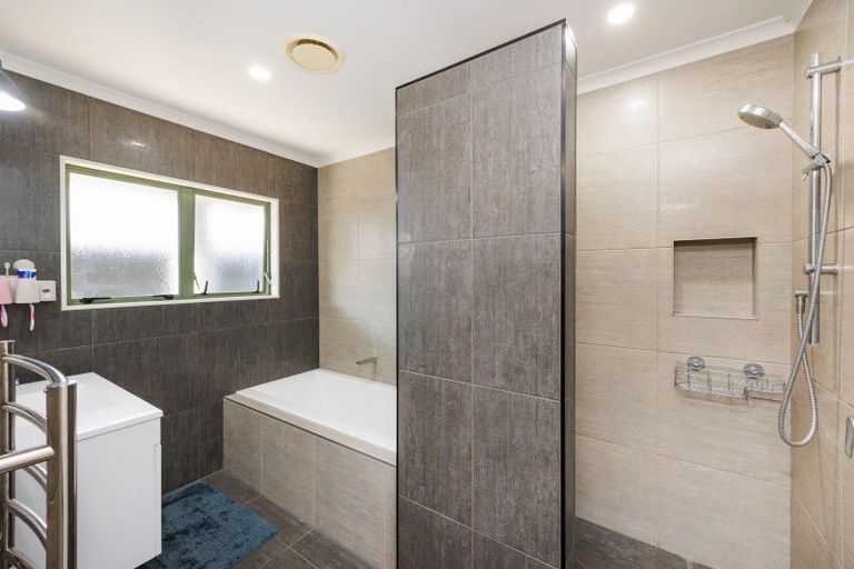 Photo of property in 82 James Line, Kelvin Grove, Palmerston North, 4414