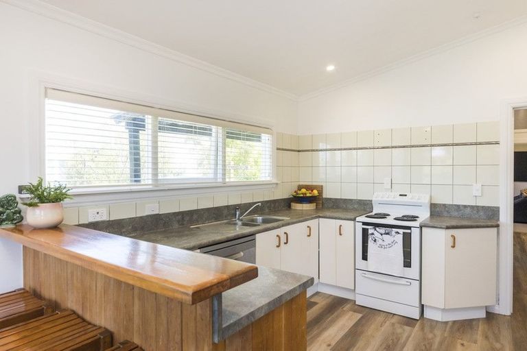 Photo of property in 7 Perrin Place, Kelvin Grove, Palmerston North, 4414