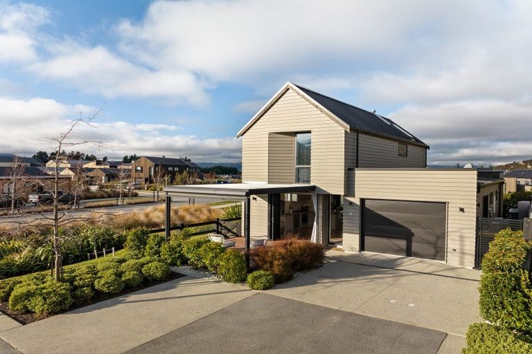 Photo of property in 6 Learning Rock Lane, Wanaka, 9305