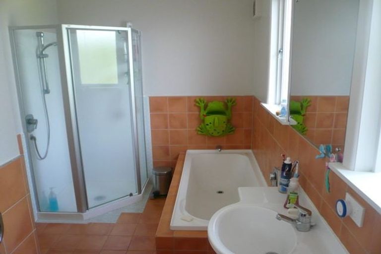 Photo of property in 125 Atkinson Road, Titirangi, Auckland, 0604