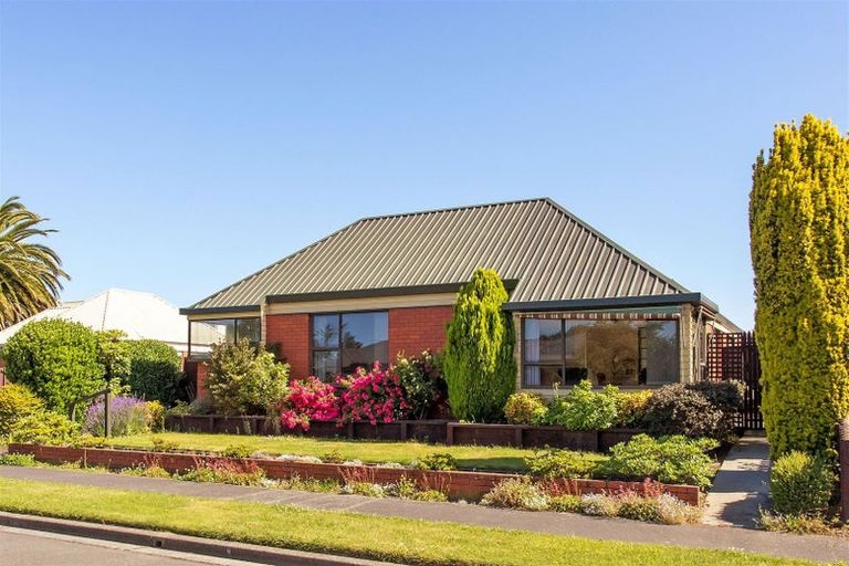 Photo of property in 1/6 Gatonby Place, Avonhead, Christchurch, 8042