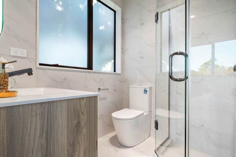 Photo of property in 12c Wylie Avenue, Sunnynook, Auckland, 0620