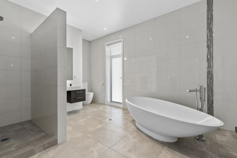 Photo of property in 73 Lake Domain Drive, Frankton, Hamilton, 3204