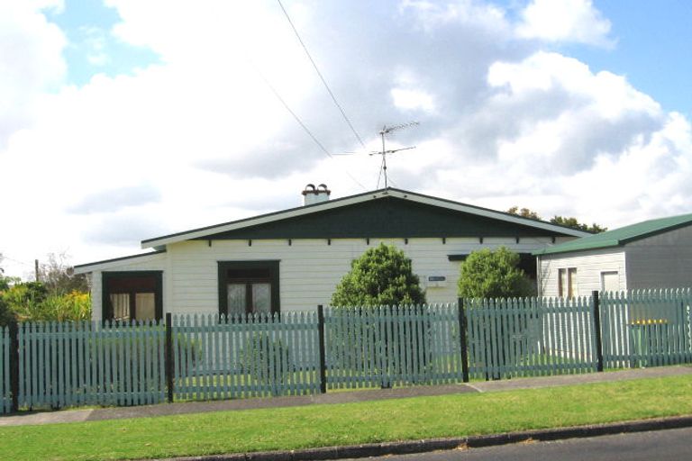 Photo of property in 3/27 Nikau Street, New Lynn, Auckland, 0600