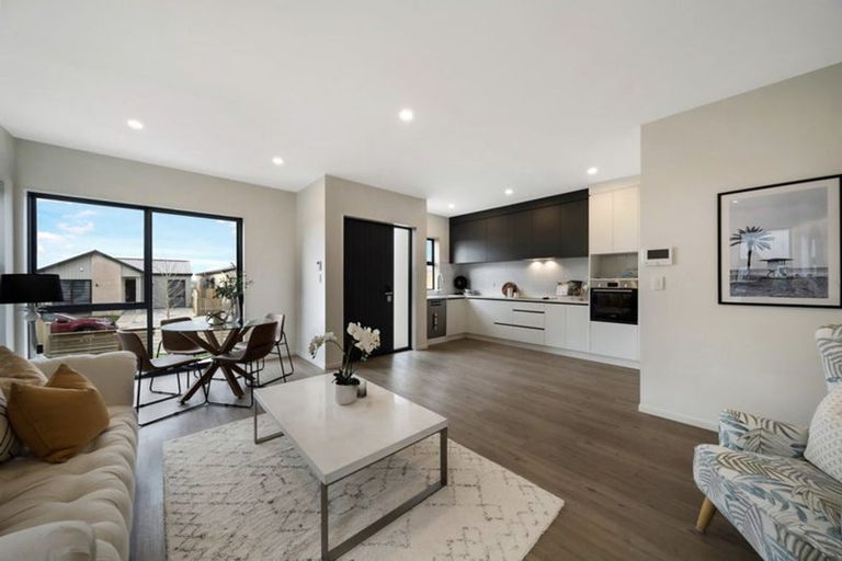 Photo of property in 7 Horokaka Street, Massey, Auckland, 0614