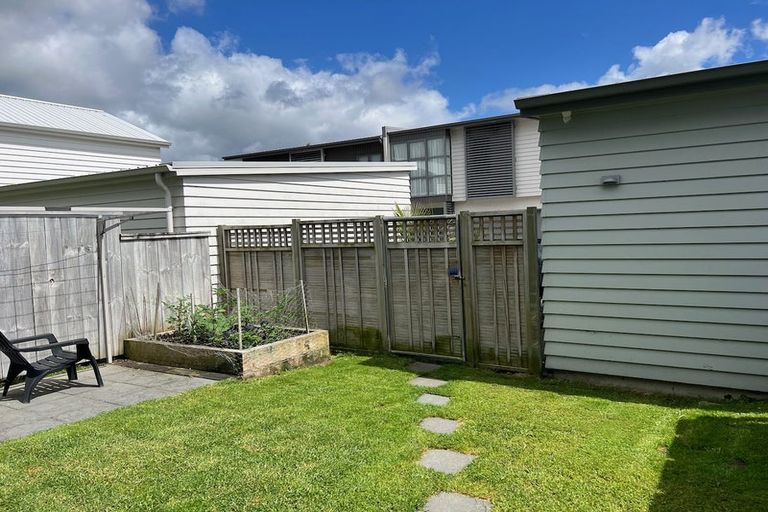Photo of property in 94 Hobsonville Point Road, Hobsonville, Auckland, 0616