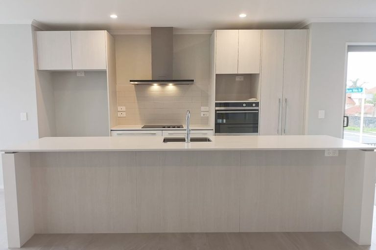 Photo of property in 97 Granville Drive, Massey, Auckland, 0614