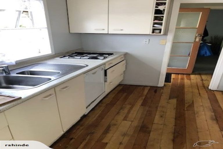 Photo of property in 4 Kaurilands Road, Titirangi, Auckland, 0604