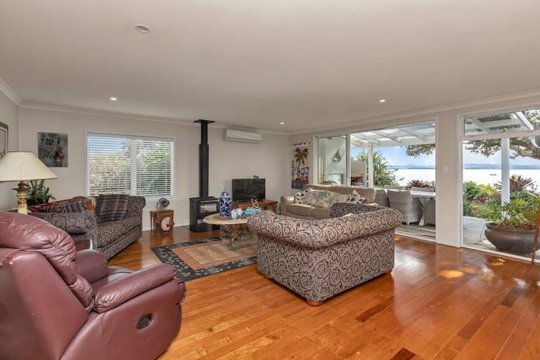 Photo of property in 22 Karoro Road, One Tree Point, 0118