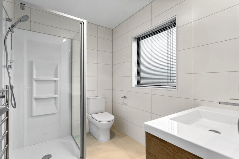 Photo of property in 28 Viridian Avenue, Rosehill, 2113