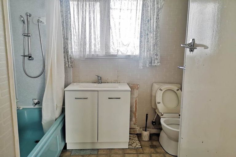 Photo of property in 1/15 Kia Ora Road, Beach Haven, Auckland, 0626