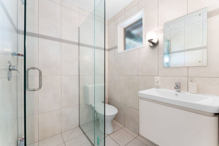 Photo of property in 19 Trinidad Road, Sunnynook, Auckland, 0620