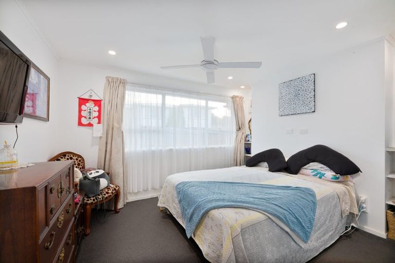 Photo of property in 12 Helena Street, Massey, Auckland, 0614