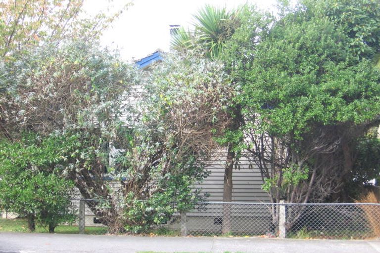 Photo of property in 102 Pharazyn Street, Melling, Lower Hutt, 5010