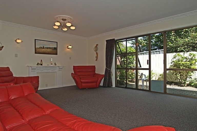 Photo of property in 278 Memorial Avenue, Burnside, Christchurch, 8053