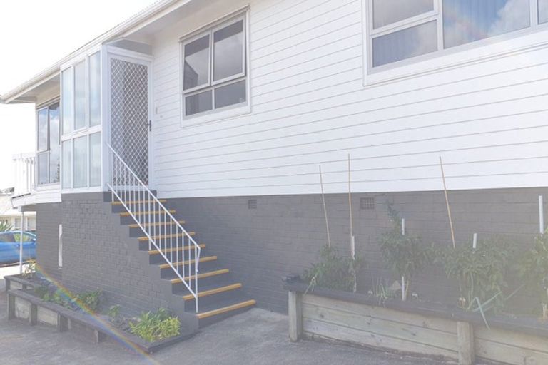 Photo of property in 1/104 Bond Crescent, Forrest Hill, Auckland, 0620