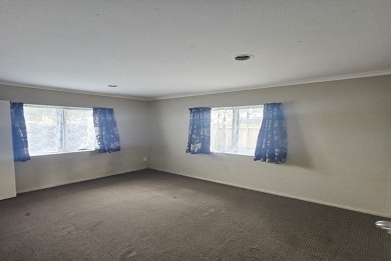 Photo of property in 86 Reeves Road, Pakuranga Heights, Auckland, 2010