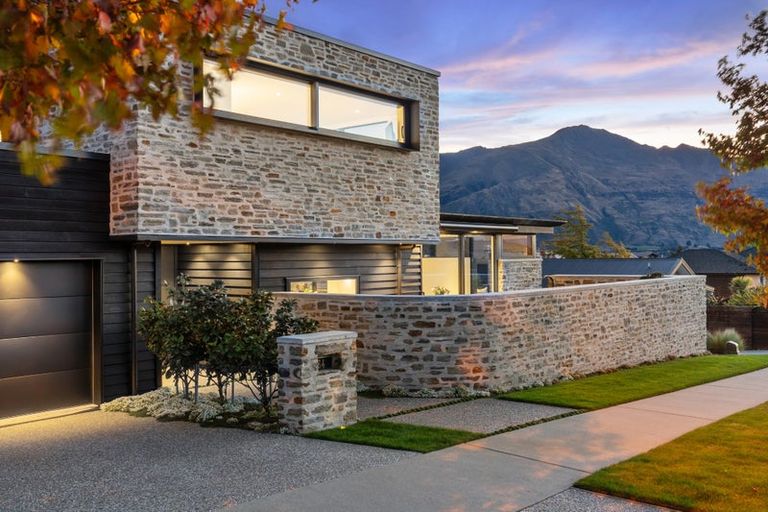 Photo of property in 34 Minaret Ridge, Wanaka, 9305
