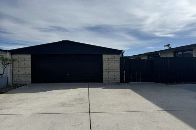 Photo of property in 128a Inwoods Close, Parklands, Christchurch, 8083