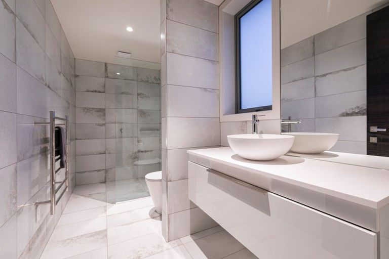 Photo of property in 10 Bevan Place, Wanaka, 9305