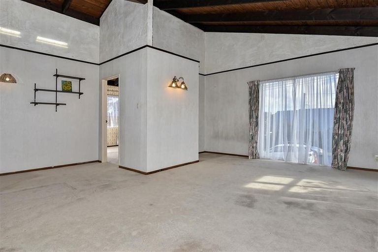 Photo of property in 1/23 Craigbank Avenue, New Lynn, Auckland, 0600