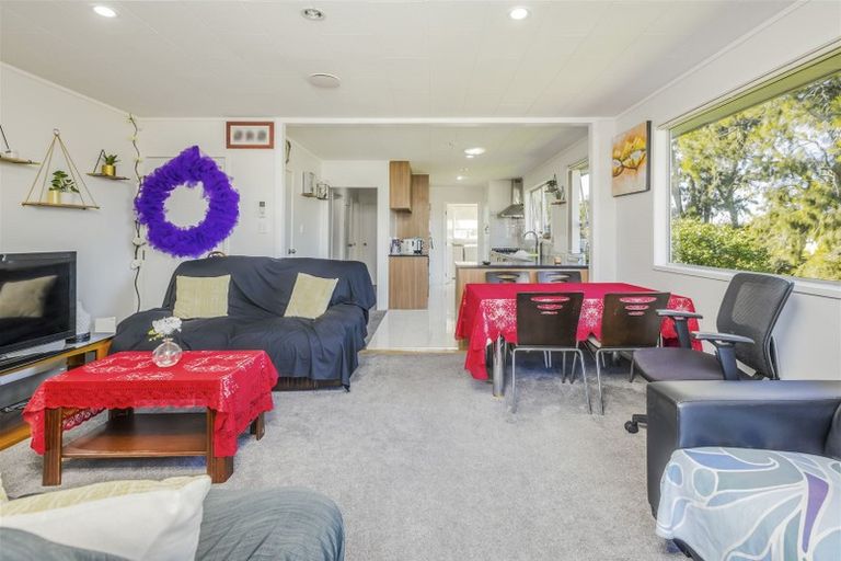 Photo of property in 2/118 Hillcrest Road, Papatoetoe, Auckland, 2025