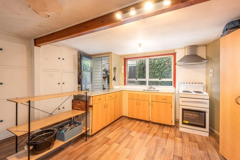 Photo of property in 22 Hawkhurst Road, Lyttelton, 8082