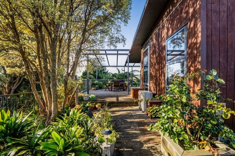 Photo of property in 127 Wairau Road, Oakura, 4314