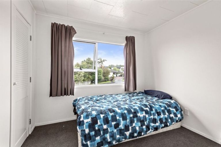 Photo of property in 7 Landsdale Place, Massey, Auckland, 0614