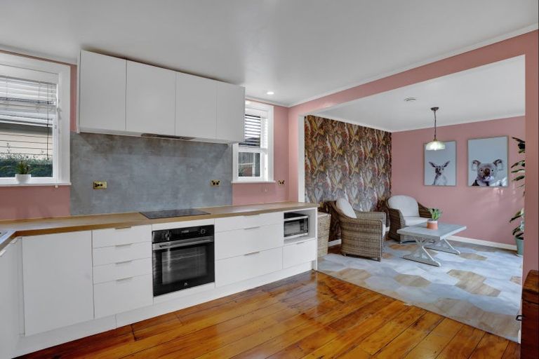 Photo of property in 24 Dunn Street, Egmont Village, 4372